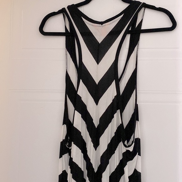 Joe Fresh  summer maxi dress, black & white chevron pattern. 🏖️ - Picture 5 of 7